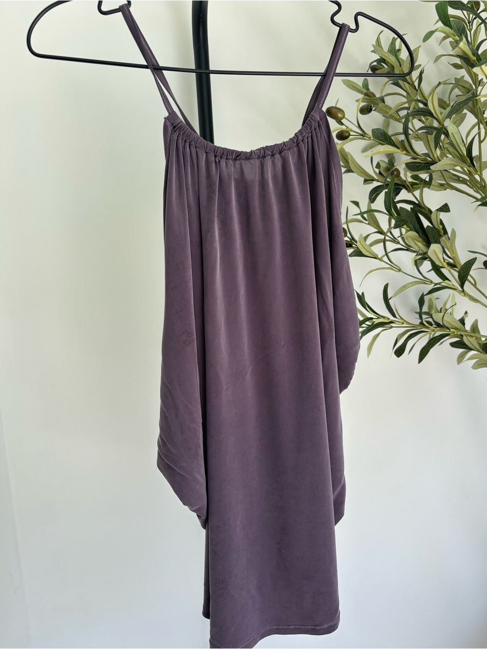 • [Lululemon] High Neck Flowy Top •